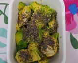 Foto langkah ke 2 dari resep Alpukat MaaCih (Madu-Chia Seed).