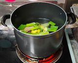 รูปขั้นตอนการทำที่ 1 ของ หมูสามชั้นต้มเบียร์และเต้าเจี้ยว