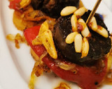 Foto del paso 10 de la receta: Pincho de Morcilla con Piquillos, Cebolla caramelizada y Piñones