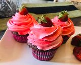 A picture of step 4 of Strawberry Cupcakes.