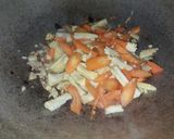 Foto langkah ke 4 dari resep Capcay Ayam & Sosis.