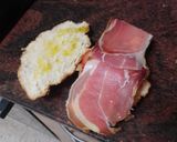 Foto del paso 3 de la receta Desayuno: Croissant con jamón serrano, queso fresco y tomate