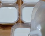 Foto langkah ke 5 dari resep Strawberry Panna Cotta.