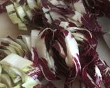 Foto del passaggio 2 della ricetta Mezze maniche radicchioPancetta affumicata e gorgonzola