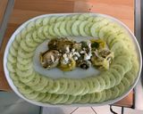 Une image de l'étape 8 de Salade de tomates, concombre et poireaux marinés à la feta.
