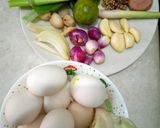 Foto langkah ke 1 dari resep Soto Bening Telor Kampung.