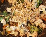 Foto del paso 4 de la receta: Penne con verduras, carnes y salsa teriyaki