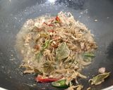 Foto langkah ke 3 dari resep Blenyik (Gumpala Teri Basah) Cabai hijau.