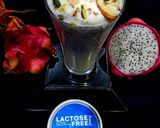 A picture of step 4 of Dragon fruit milkshake.