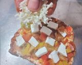 ब्रेड पिझ्झा (Bread pizza Recipe In Marathi) रेसिपी स्टेप 6 फोटो 