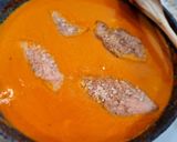 Foto del paso 7 de la receta: Escalopines de ternera en salsa de pimientos y tomate