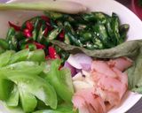 Foto langkah ke 2 dari resep 23. Oseng oncom kecap pedas.