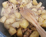 Foto del paso 4 de la receta: Sèpia amb patates a l'all negre