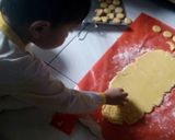 Foto langkah ke 2 dari resep Royal Icing Cookies.