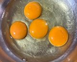 Foto del paso 1 de la receta: Pionono relleno de dulce de leche👩🏻🍳