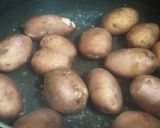 A picture of step 1 of Crispy Smashed potatoes.