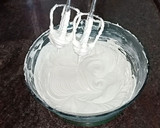 மெரிங் பாப்ஸ் மற்றும் குக்கீஸ் (Meringue pops and cookies recipe in tamil) ரெசிபி ஸ்டேப் 2 புகைப்படம்