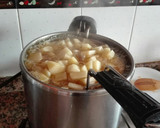 Foto del paso 1 de la receta: Revuelto de patatas, york y salchichas