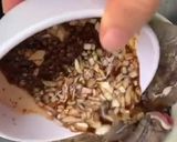 Hình bước làm 4 của món Cá chình kho tiêu ăn kèm bông cải xanh luộc