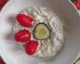 Foto del passaggio 3 della ricetta Salsa tzaziky #vegan con burger di zucchine