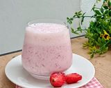 Foto langkah ke 3 dari resep Smoothies Stroberi.