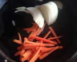 Foto del paso 3 de la receta: Brotes de lentejas en salteado de verduras
