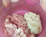 A picture of step 1 of Pork Prawn Meat Roll.