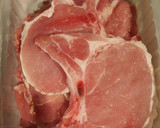 Foto del paso 2 de la receta: Chuletas de cerdo en salsa de chipotle, naranja y piña