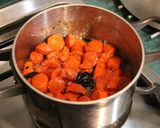 A picture of step 5 of Honey-Glazed Carrots.