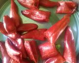 भरवां लाल मिर्च का अचार (bharwa lal mirch ka achar recipe in Hindi) रेसिपी चरण 1 फोटो
