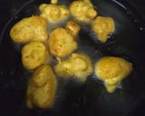 आलू प्याज़ गोभी पकोड़े (aloo pyaz gobhi pakode recipe in Hindi) रेसिपी चरण 6 फोटो