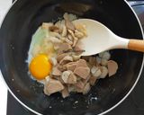 Foto langkah ke 4 dari resep Kwetiau Goreng Ayam pedas.