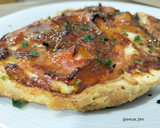 Foto del paso 5 de la receta: Pizza-naan de magreta y cebolla a la naranja en airfryer