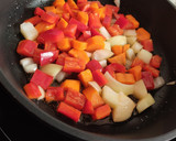 Foto del paso 2 de la receta: Pollo con verduras y almendras