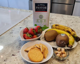 Foto del paso 1 de la receta: Papilla de plátano, kiwi, fresas y avellanas