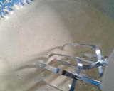 Foto langkah ke 3 dari resep Bolu keju kukus.