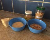 Foto del paso 2 de la receta: Pancitos de pizza saborizados. Cebolla con ajo y queso
