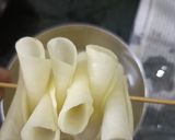 A picture of step 4 of Crunchy potato spirals.