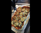 Foto del paso 4 de la receta: Pizza de berenjena con miel y vinagre balsámico