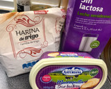 Foto del paso 1 de la receta: Masa para croquetas de tinta, sepia y gambas (truco para una bechamel perfecta)