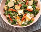 Foto langkah ke 5 dari resep Tumis Tahu Bakso.