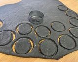 Foto del paso 6 de la receta Trampantojo de galletas Oreo - galletitas de tinta de calamar con brandada