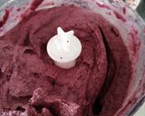 A picture of step 2 of Blueberry Banana Smoothie ice popsicles 💜💜.