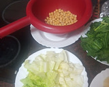 Foto del paso 1 de la receta: Crema vegana de espinacas y lechuga