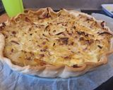 Une image de l'étape 4 de Tarte à l'oignon et lardons.