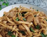 Foto langkah ke 4 dari resep Kwetiau Goreng Bumbu Simple.