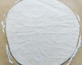 Foto del passaggio 5 della ricetta Instant pizza con lattughino, stracchino e semi di canapa