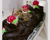 Foto langkah ke 6 dari resep Blackforest RoLL Cake.