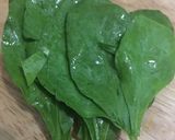 Hình bước làm 1 của món Cháo thịt bò rau bina