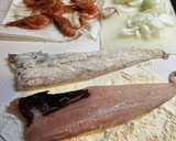 Foto del paso 1 de la receta: Merluza con gambas